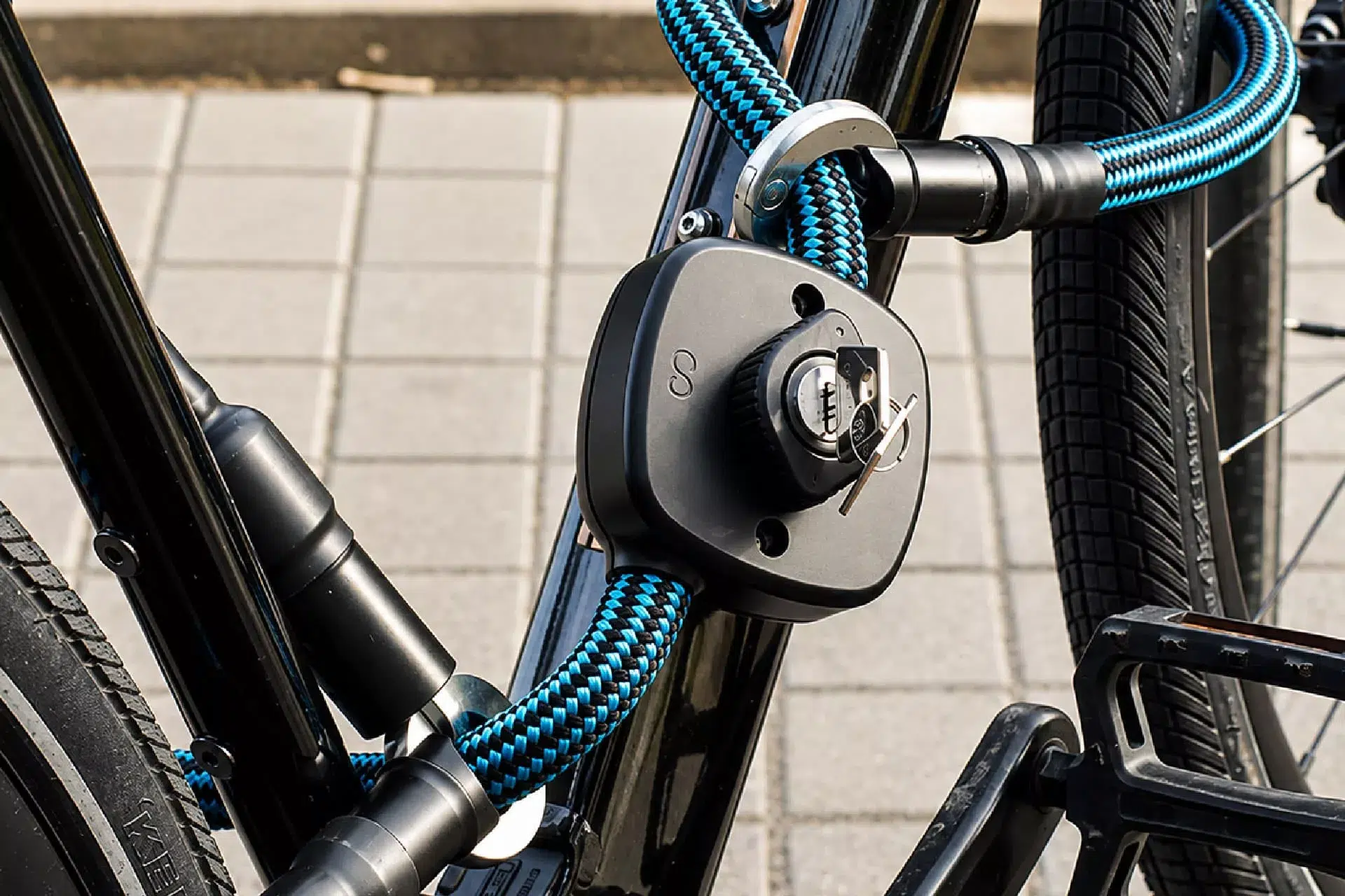 antivol-velo-484inw.webp C'est quoi cet antivol multiboucles qui veut protéger tout le vélo? – Image 1