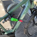 Bien choisir son cadenas vélo : un geste essentiel pour la sécurité de votre deux roues