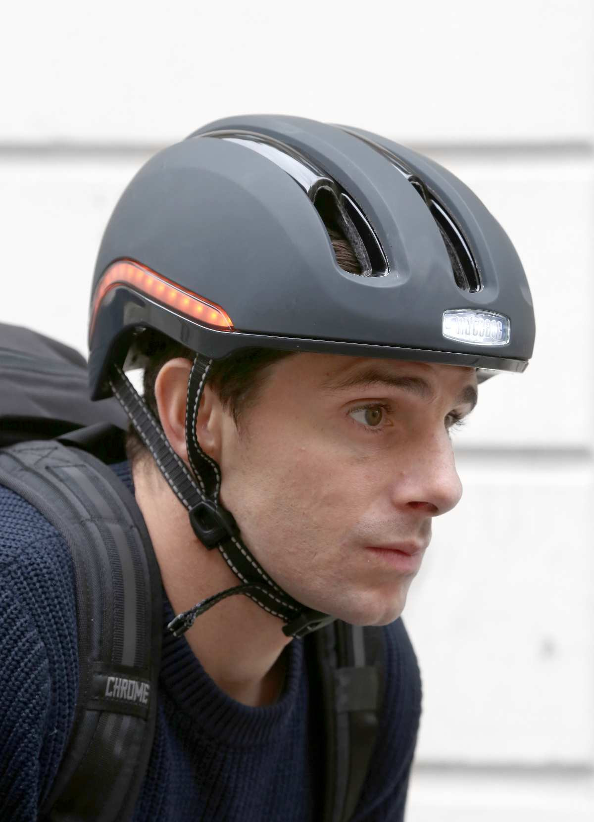 casque-velo-764tjw-1.jpg Casque lumineux avant/arrière Nutcase | JE SUIS À VÉLO – Image 1