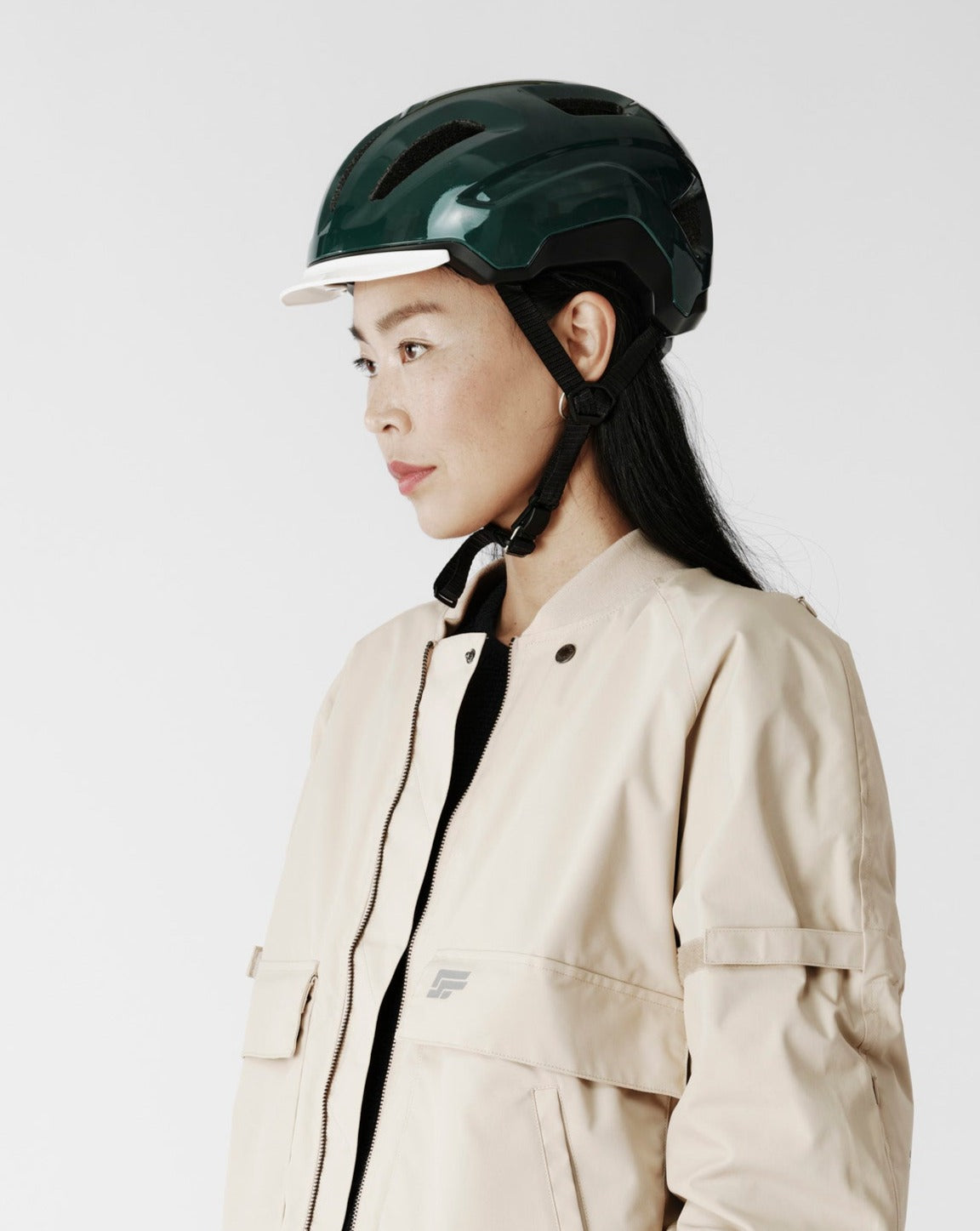 casque-velo-femme-214cbl.jpg Casque de vélo lumineux ALIX 001. Vert bouteille & Ecru / S – Image 1