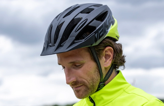 casque-velo-route-687cez.webp Comment choisir son casque de vélo de route ou gravel ? | Intersport – Image 1