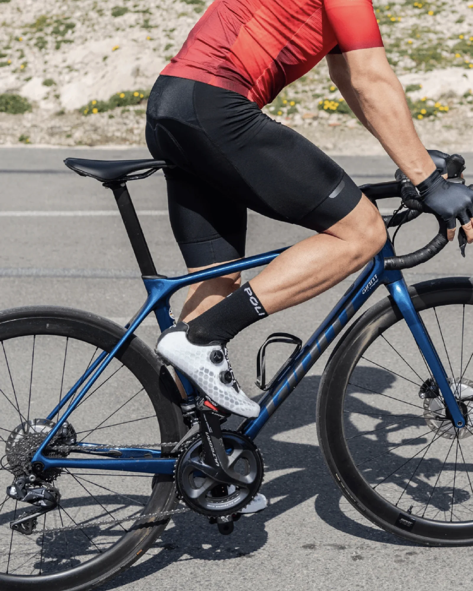 cuissard-velo-homme-674csl.webp Cuissard cyclisme homme à bretelles KYLE BLACK EDITION V3 – Image 1