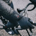 Froid à vélo, 6 arguments pour ou contre les gants chauffants