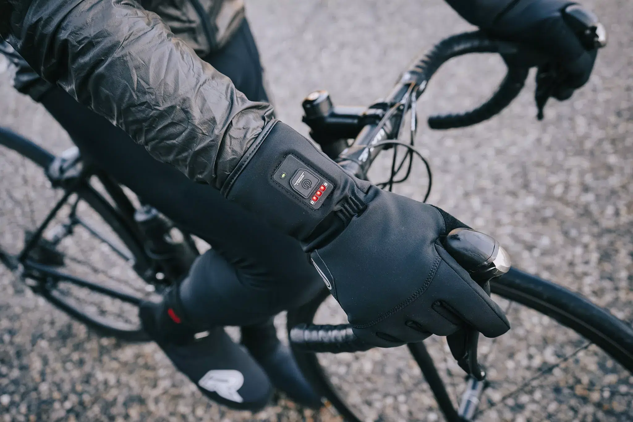 gants-chauffants-velo-990ioh.webp Froid à vélo, 6 arguments pour ou contre les gants chauffants – Image 1