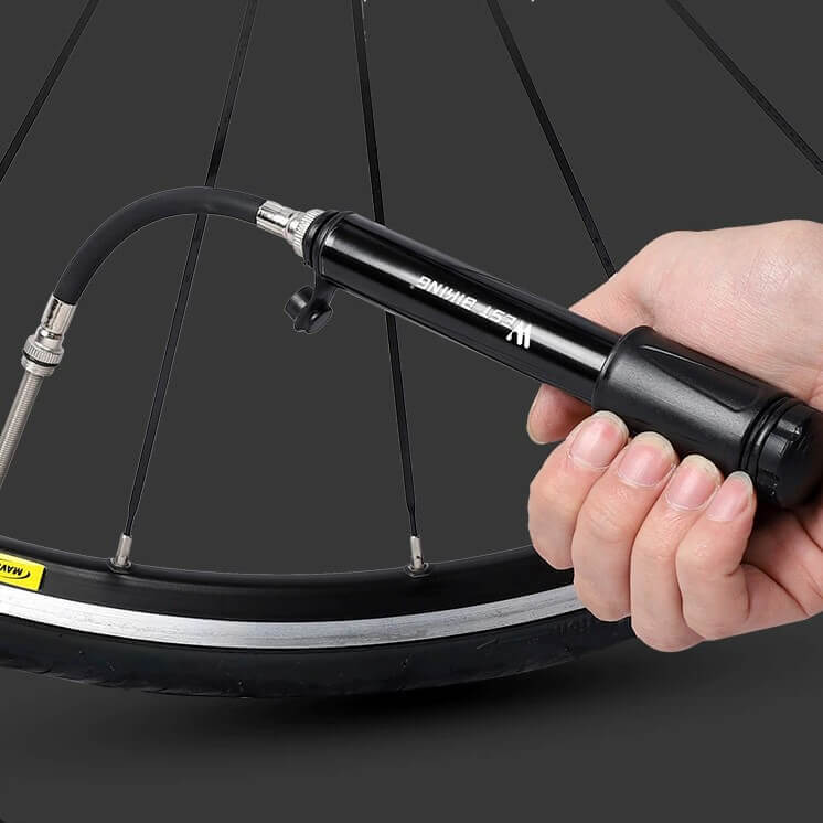 pompe-a-velo-657wdb.jpg MiniAir™ | Pompe a velo compacte de 80 g avec tuyau intégré – Image 1
