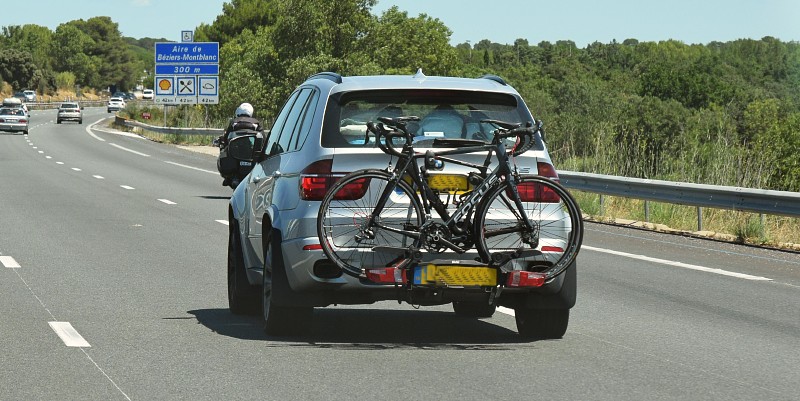 porte-velo-voiture-581lux.jpg Peut on rouler à 130km/h avec un porte vélo ? – Image 1