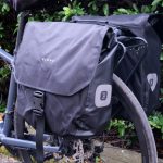 Test – Sacoche double 540 pour porte bagages, un basique de plus chez Decathlon Transition Vélo