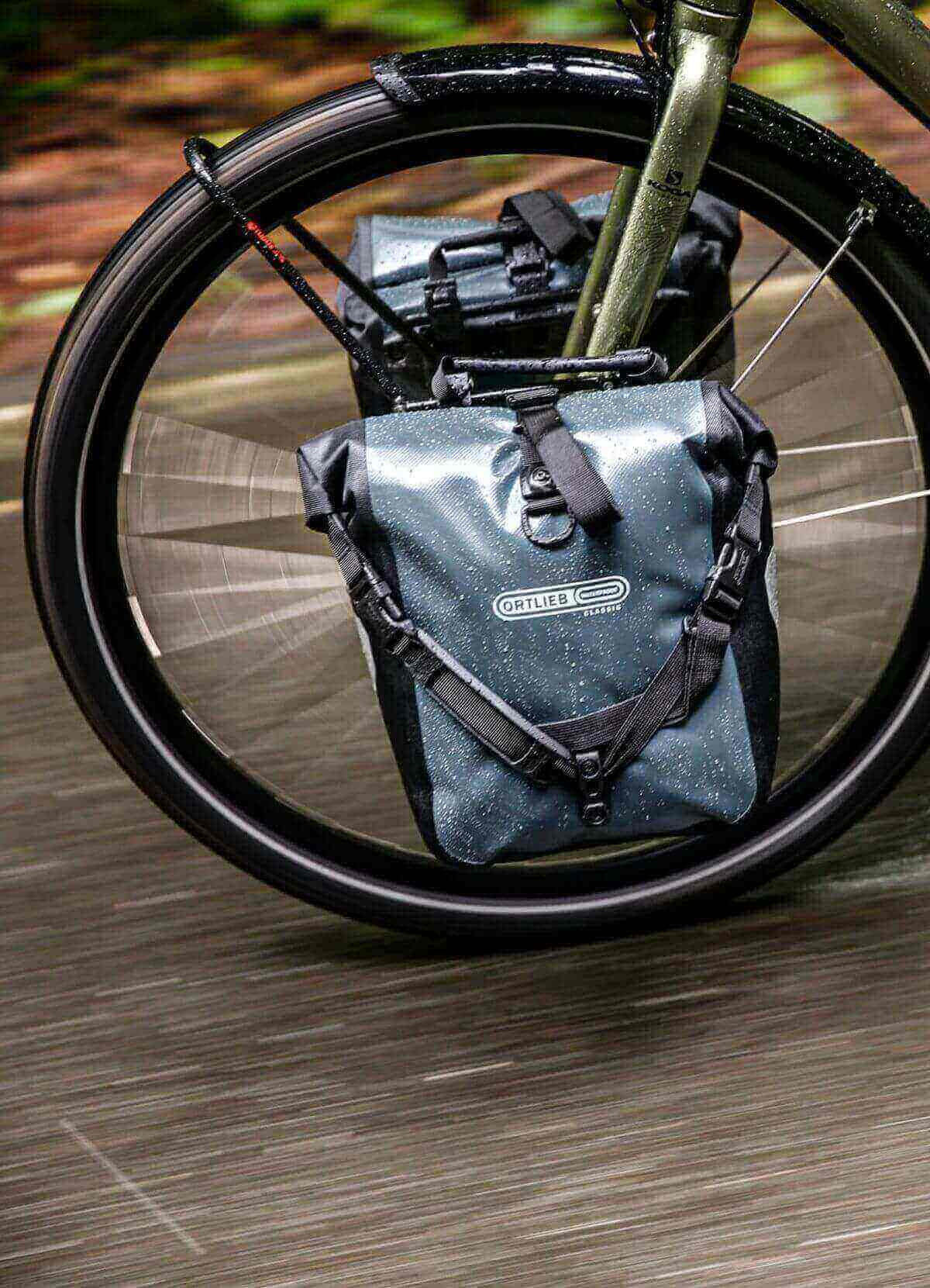 sacoche-ortlieb-495xga-1.jpg Paire de sacoches Classic Ortlieb | JE SUIS À VÉLO – Image 1