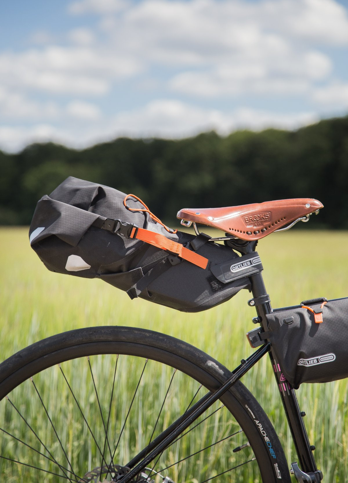 sacoche-ortlieb-997oyp-1.jpg Sacoche de selle Bikepacking Ortlieb | JE SUIS À VÉLO – Image 1