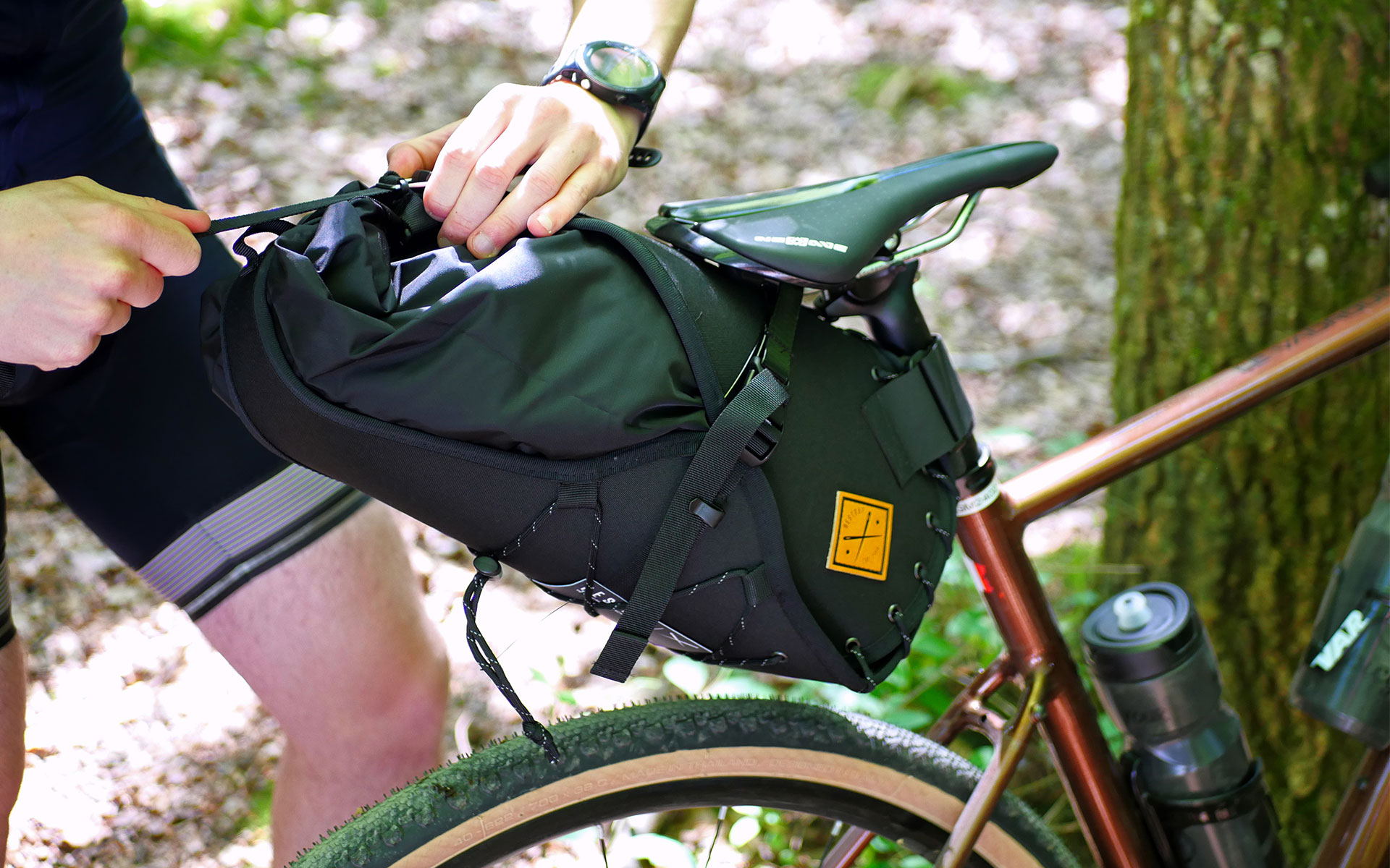 sacoche-pour-velo-352amr-1.jpg Que faut il emporter dans ses sacoches de vélo ? Abicyclette Voyages – Image 1