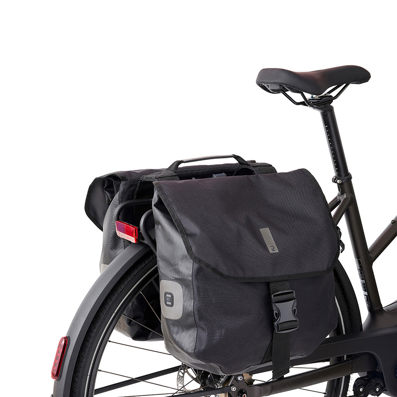 sacoche-velo-decathlon-016ghl-1.jpg Test – Sacoche double 540 pour porte bagages, un basique de plus chez Decathlon Transition Vélo – Image 1