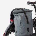 Ce sac à dos vélo Decathlon se transforme en sacoche pour porte bagages
