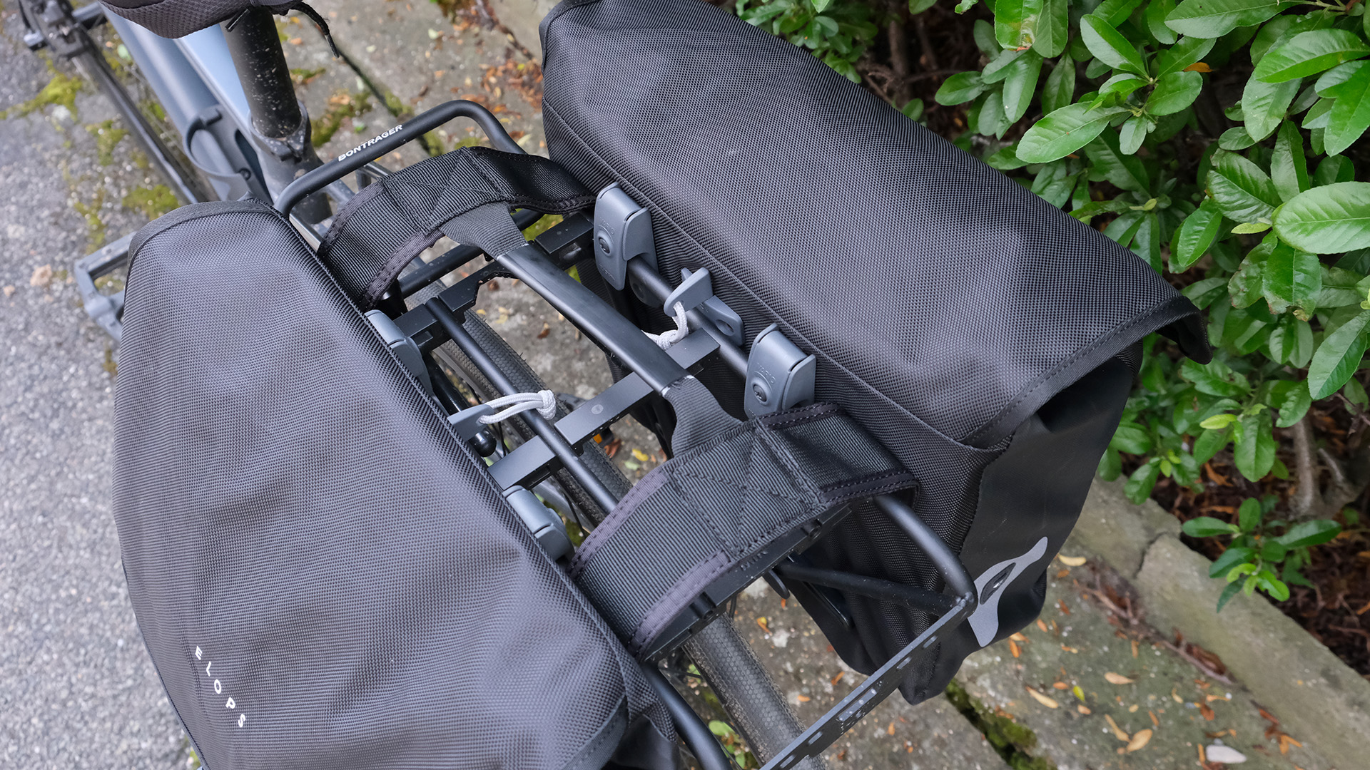 sacoche-velo-decathlon-886wny-1.jpg Test – Sacoche double 540 pour porte bagages, un basique de plus chez Decathlon Transition Vélo – Image 1