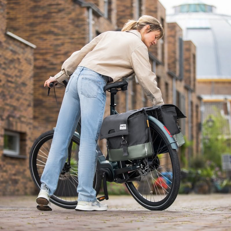 sacoche-velo-porte-bagage-431amx-1.jpg Double Sacoche UrbanProof Recycled Vert – Image 1